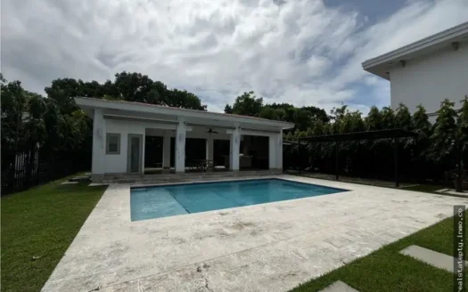 House for sale in Santa Maria in Fairway Estate Urbanization